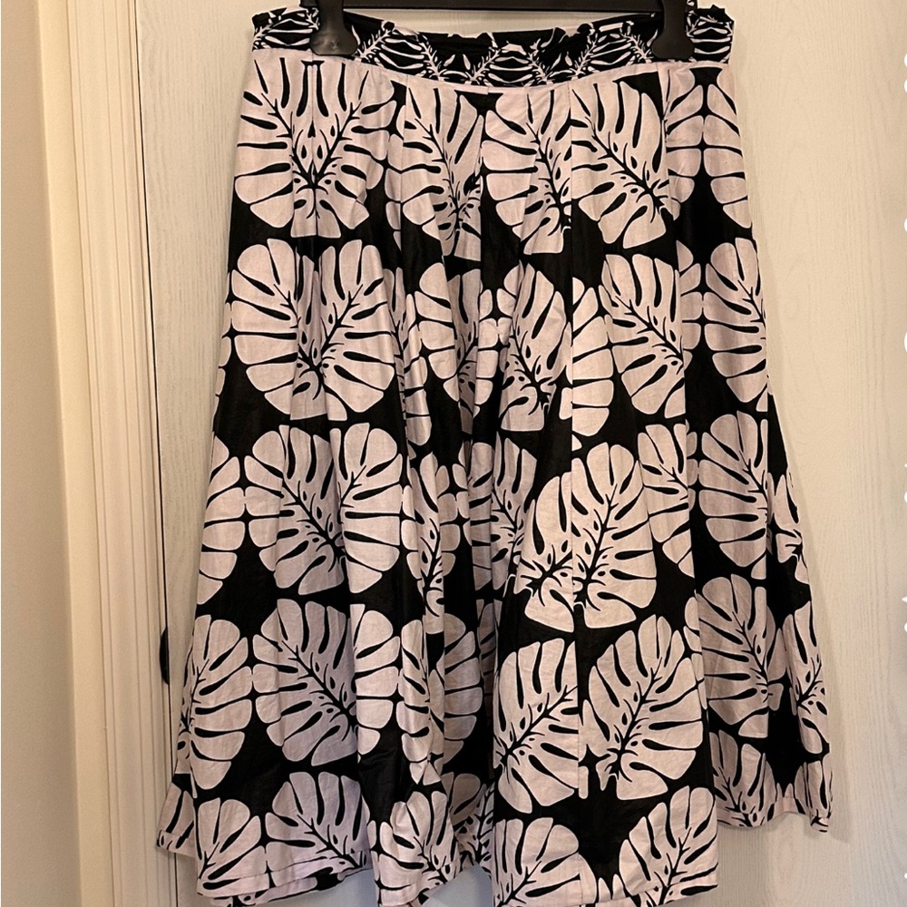 Elegant Monstera Print Midi Skirt